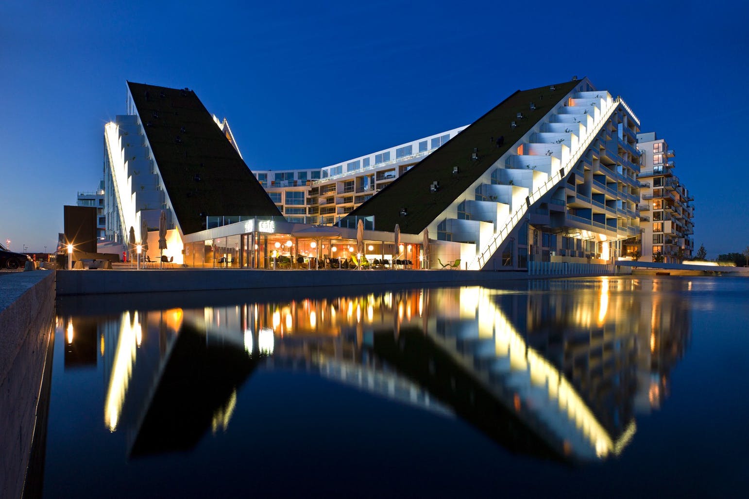 8 House, Copenhaga, Danemarca de BIG (Bjarke Ingels Group). Foto: Jens Lindhe.